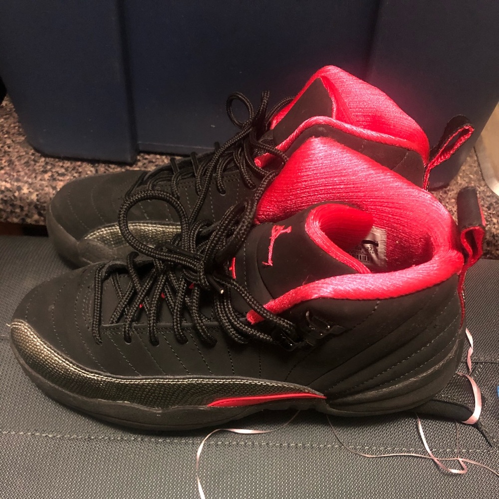 Air Jordan 6 Retro. 4.5 fits women 6.